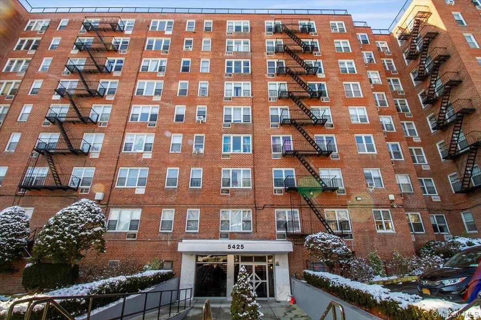 Unit for sale at 5425 Valles Avenue, New York, NY 10471