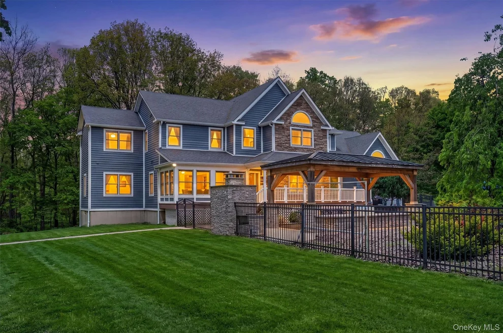 Unit for sale at 2 White Horse Road, Greenville, NY 10940