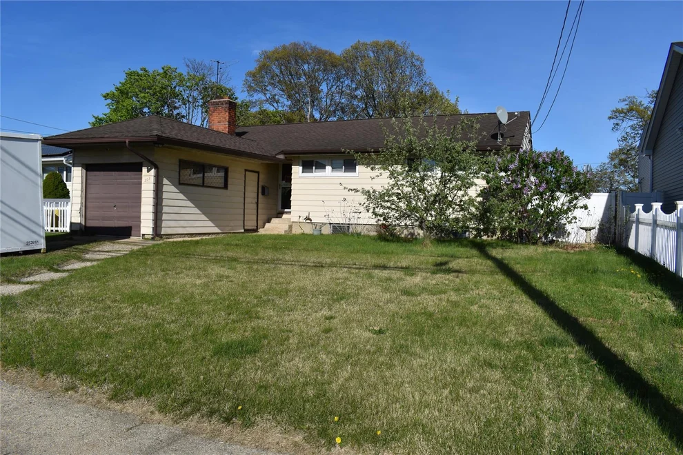 Unit for sale at 205 1st Avenue, Oyster Bay, NY 11762