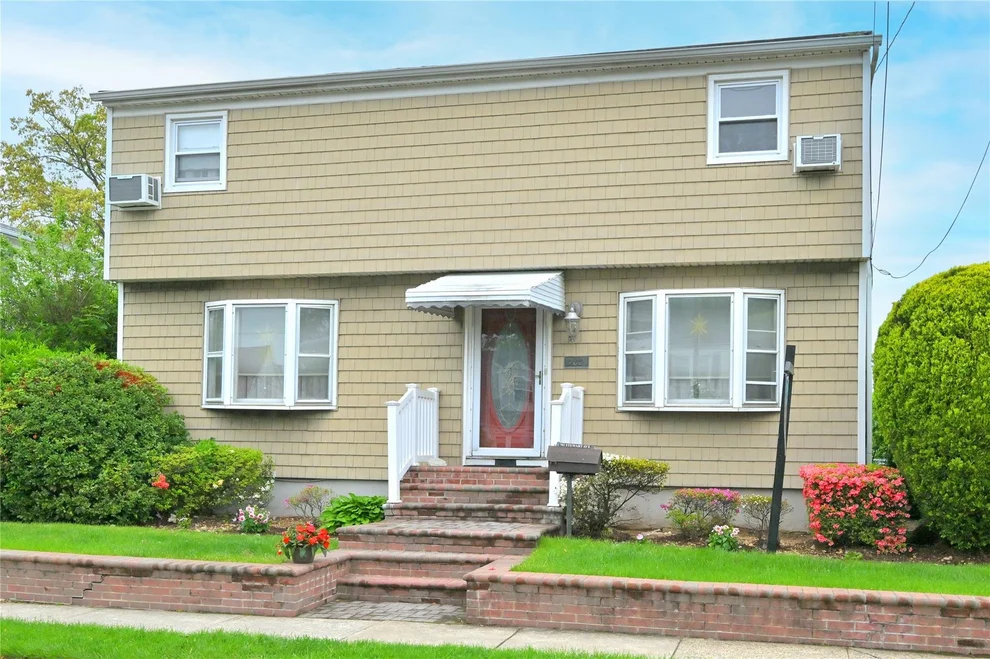Unit for sale at 702 Stewart Avenue, Oyster Bay, NY 11714