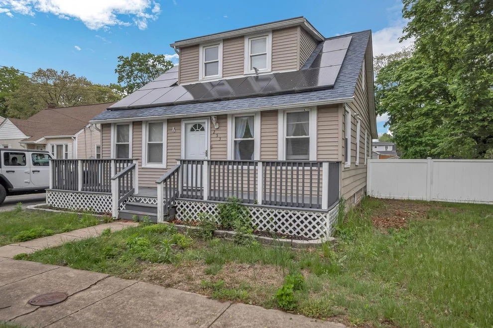 Unit for sale at 253 N 3rd Avenue, Islip, NY 11706