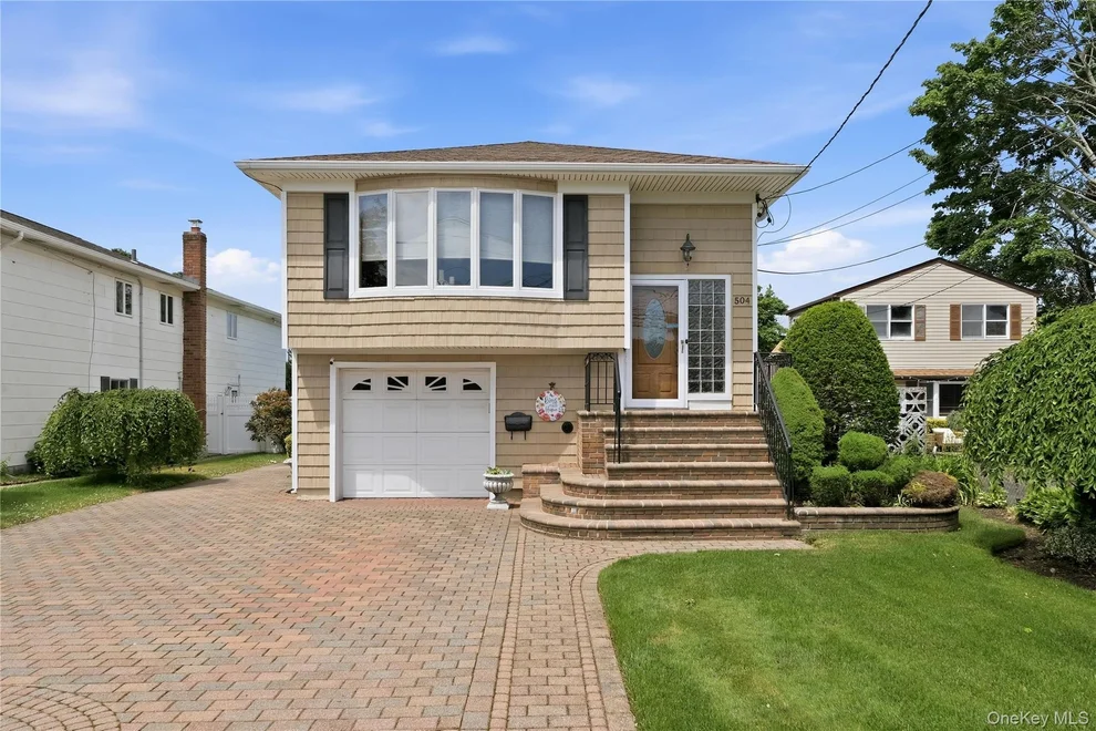Unit for sale at 504 Staples Street, Oyster Bay, NY 11735