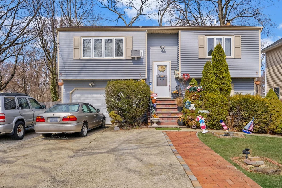 Unit for sale at 44 E 12th Street, Huntington, NY 11746