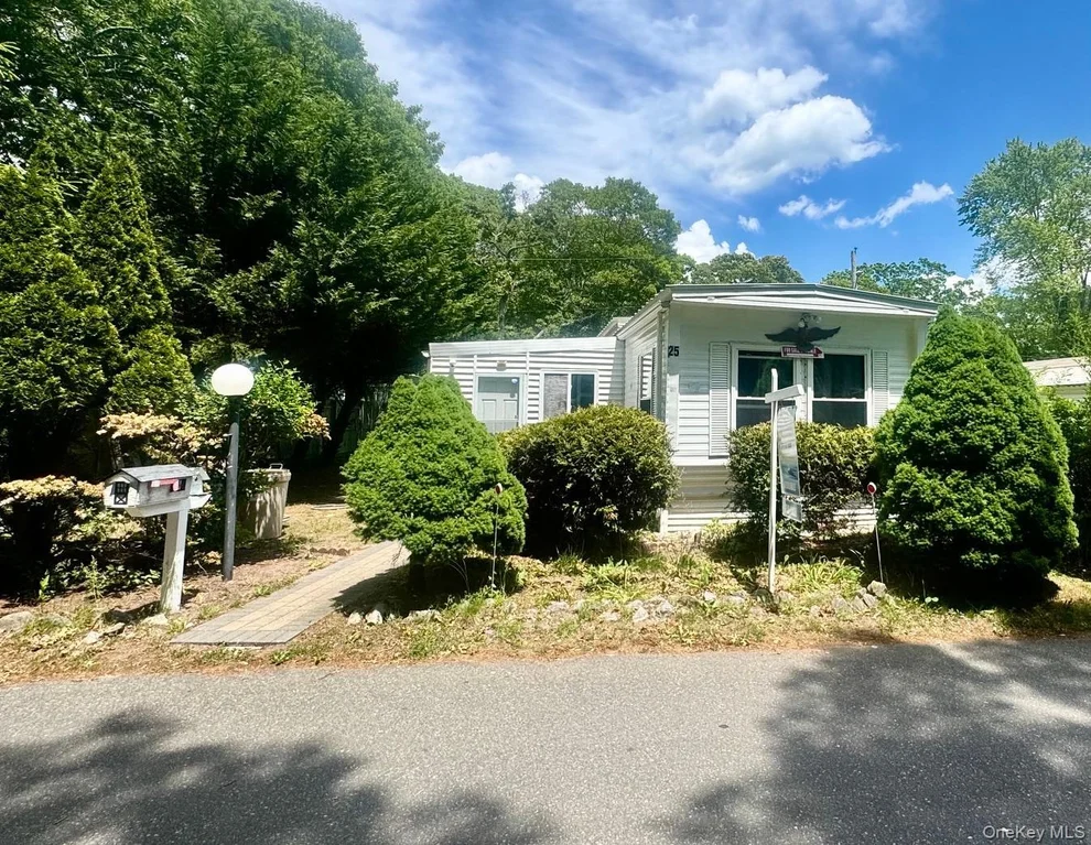 Unit for sale at 620 #25 Montauk Highway, Southampton, NY 11978