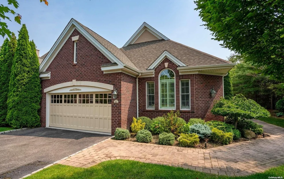 Unit for sale at 10 Hathaway Lane, North Hempstead, NY 11030