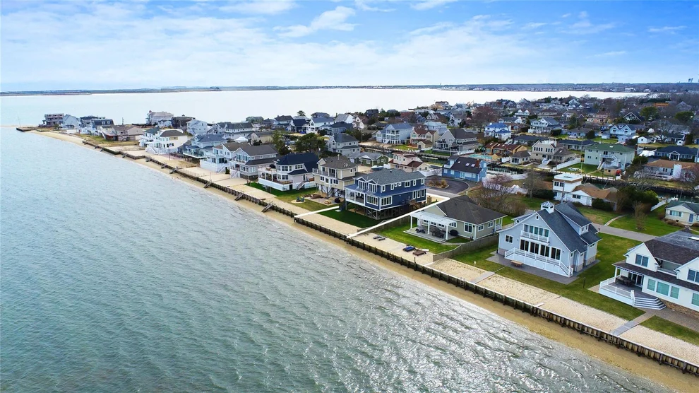 Unit for sale at 15 Shinnecock Road, Southampton, NY 11942