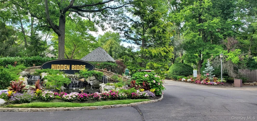 Unit for sale at 175 The Vale, Oyster Bay, NY 11791