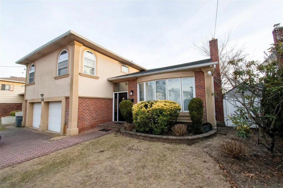 Unit for sale at 752 Bonnie Drive, Hempstead, NY 11510
