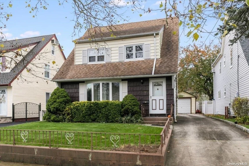 Unit for sale at 232 Campbell Avenue, North Hempstead, NY 11596