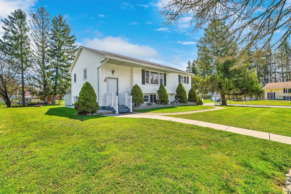 Unit for sale at 18 Stirrup Drive, Newburgh (Town), NY 12550
