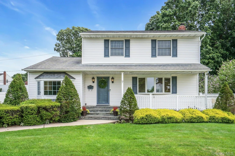 Unit for sale at 7 Tomkins Court, Smithtown, NY 11725