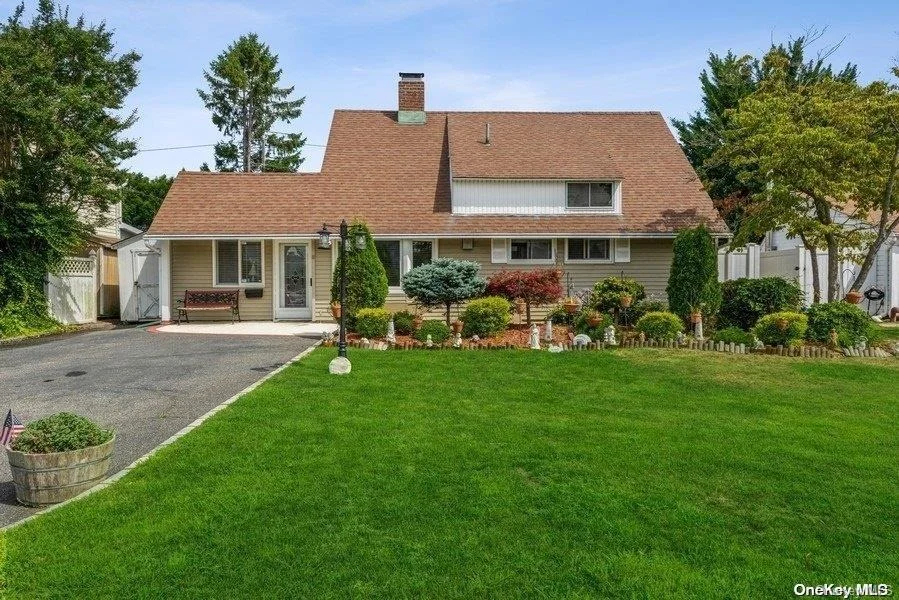 Unit for sale at 11 Downhill Lane, Hempstead, NY 11793