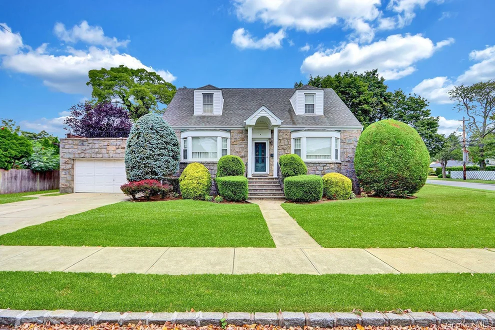 Unit for sale at 4 Doncaster Road, Hempstead, NY 11565