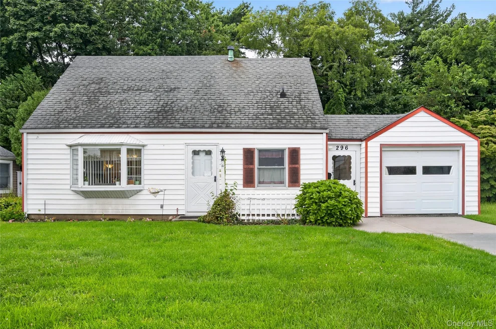 Unit for sale at 296 Jamaica Boulevard, North Hempstead, NY 11514