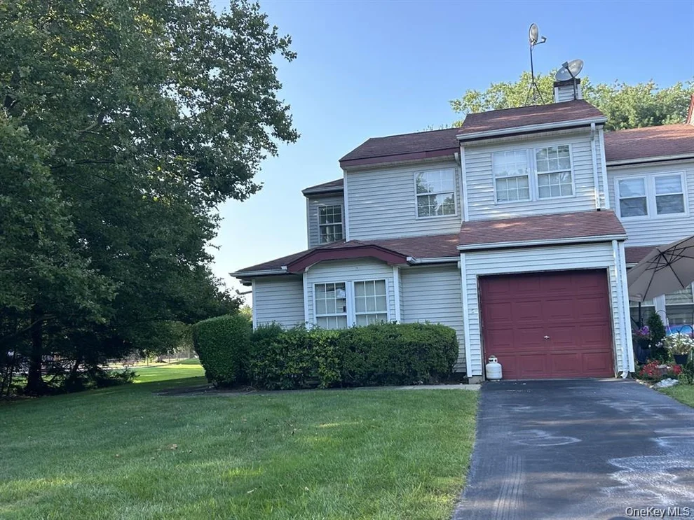 Unit for sale at 5 Norfolk Court, Brookhaven, NY 11727
