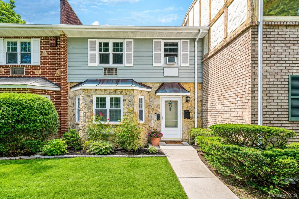 11 Glen Hollow Drive