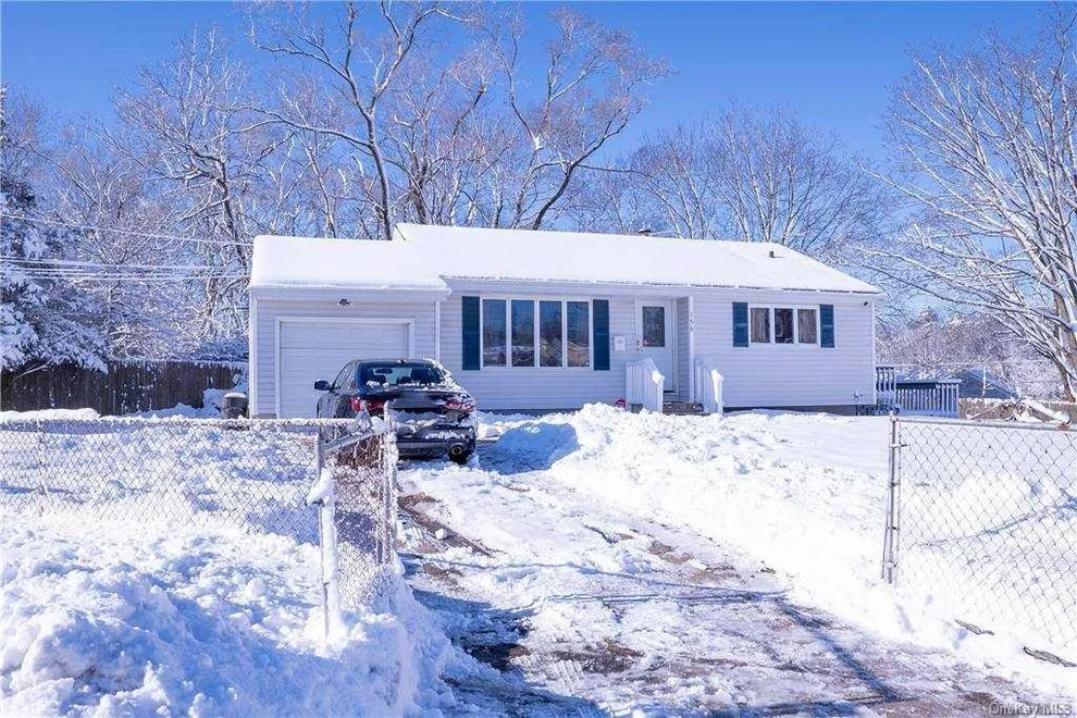 Unit for sale at 156 Westwood Drive, Islip, NY 11717