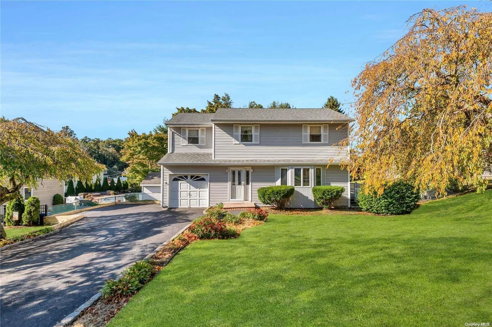 Unit for sale at 6 Barry Lane, Smithtown, NY 11787