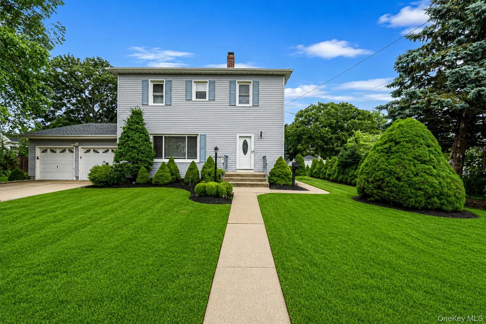 Unit for sale at 527 Milligan Lane, Islip, NY 11795