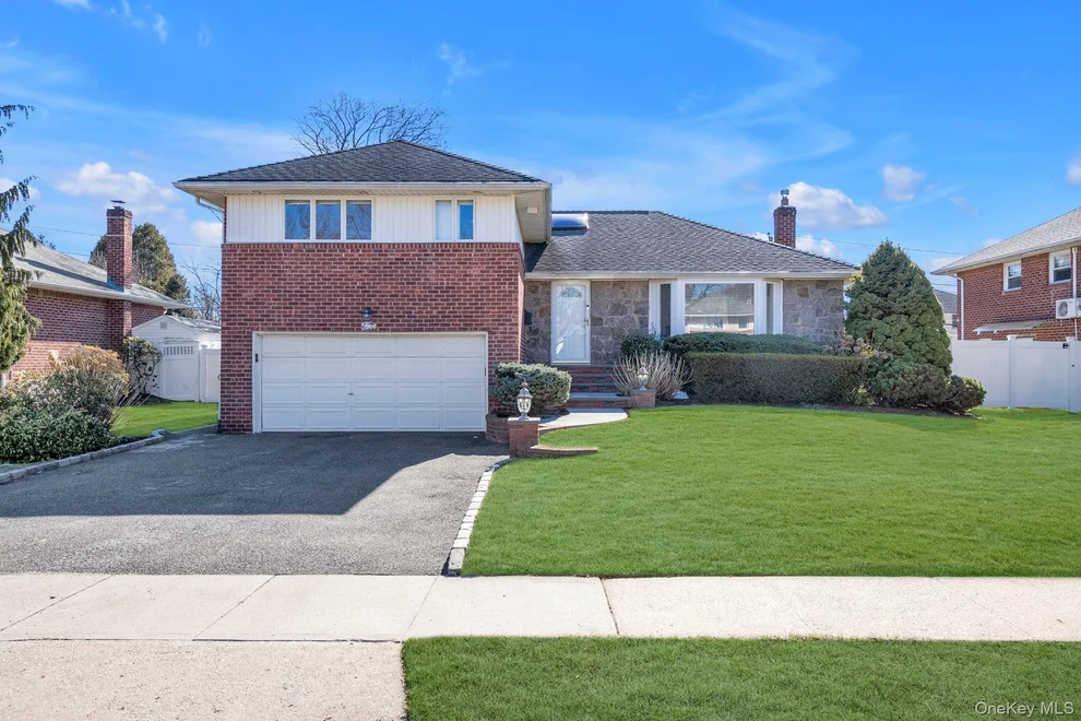Unit for sale at 5 Hillvale Road, Oyster Bay, NY 11791