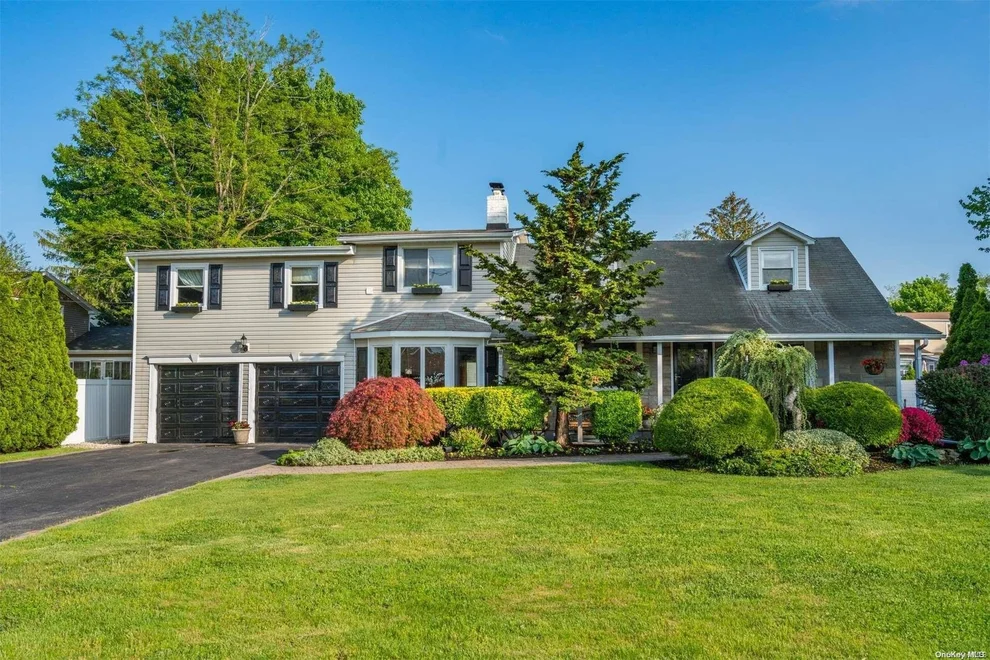 Unit for sale at 9 Shawnee Street, Huntington, NY 11721