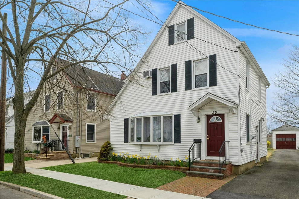 Unit for sale at 30 Temple Street, North Hempstead, NY 11596