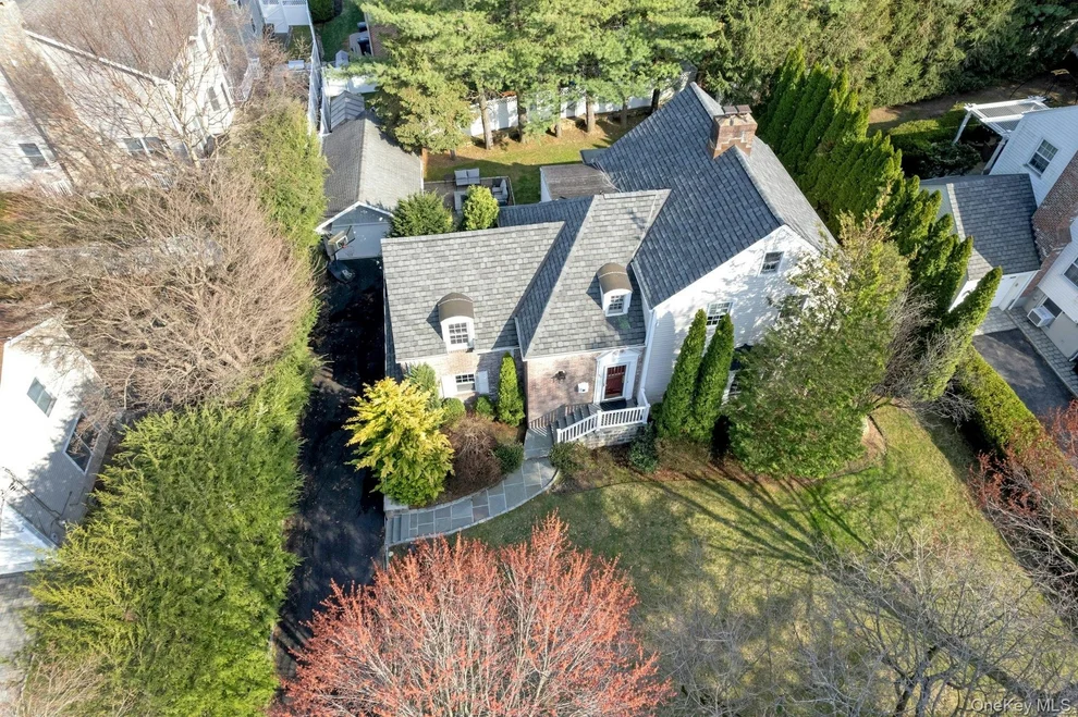 Unit for sale at 18 Knollwood Road, Eastchester, NY 10709