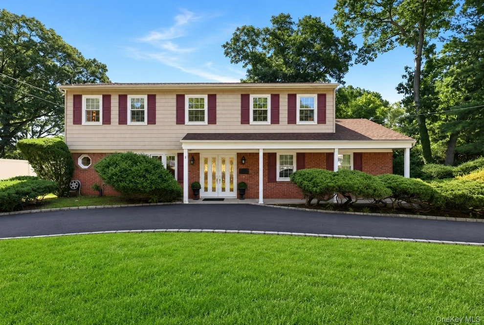 Unit for sale at 3 King Avenue, Huntington, NY 11747