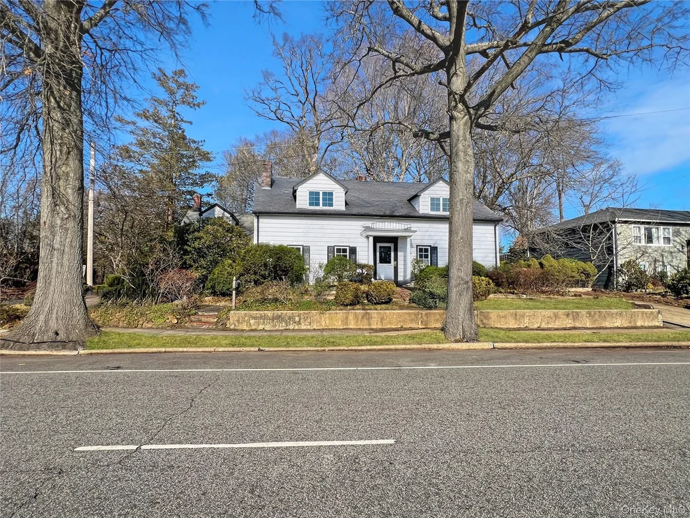 Unit for sale at 118 Shelter Rock Road, North Hempstead, NY 11576
