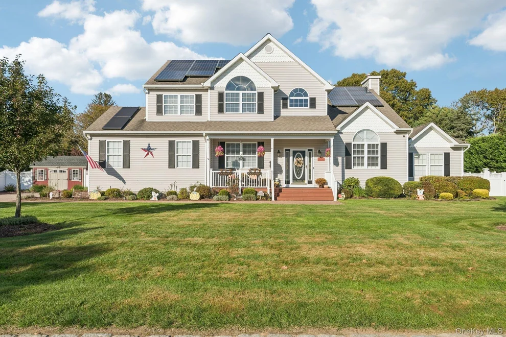 Unit for sale at 6 Landings Lane, Brookhaven, NY 11772
