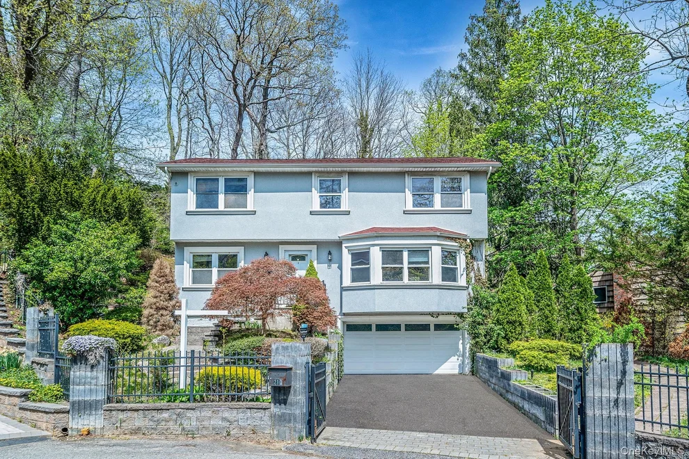 Unit for sale at 210 Mill Dam Court, Huntington, NY 11721