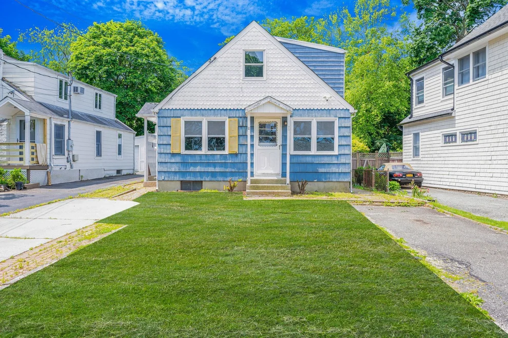 Unit for sale at 170 Taft Crescent, Huntington, NY 11721