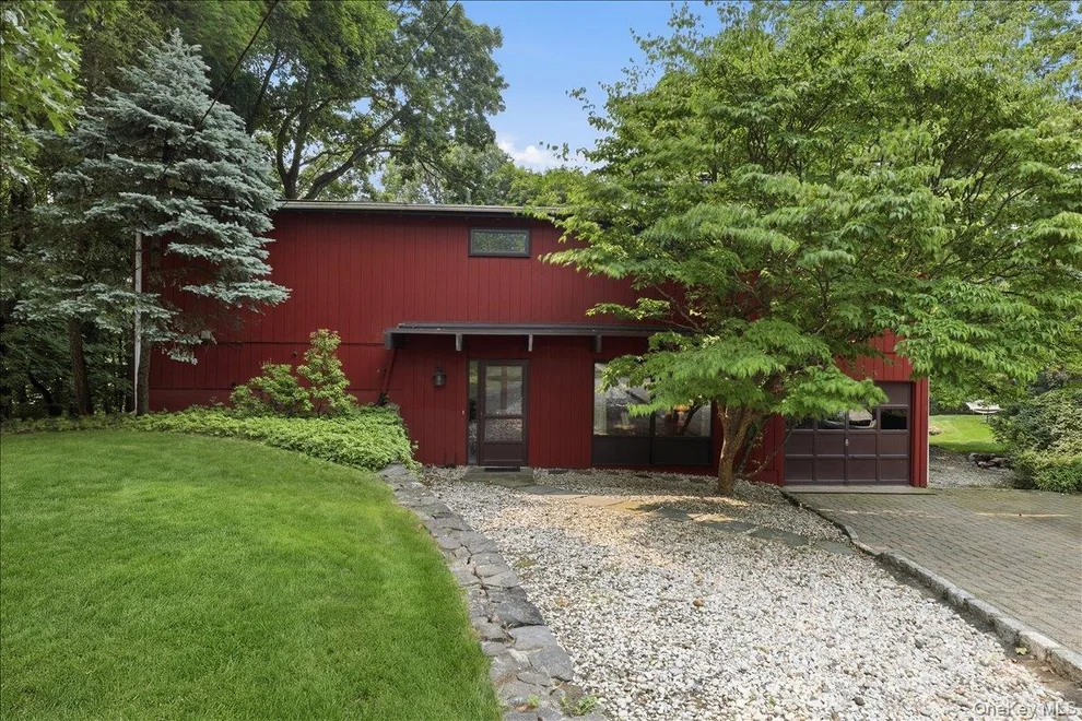 Unit for sale at 131 Deertrack Lane, Greenburgh, NY 10533
