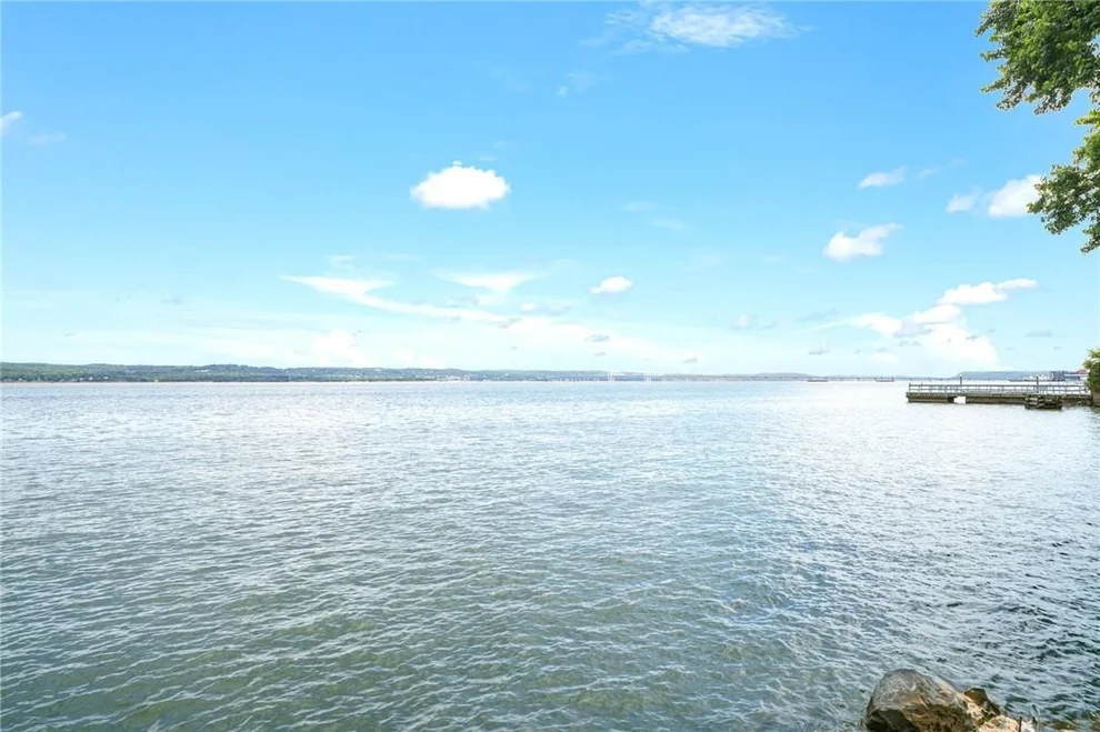 Unit for sale at 615 N Broadway, Clarkstown, NY 10960