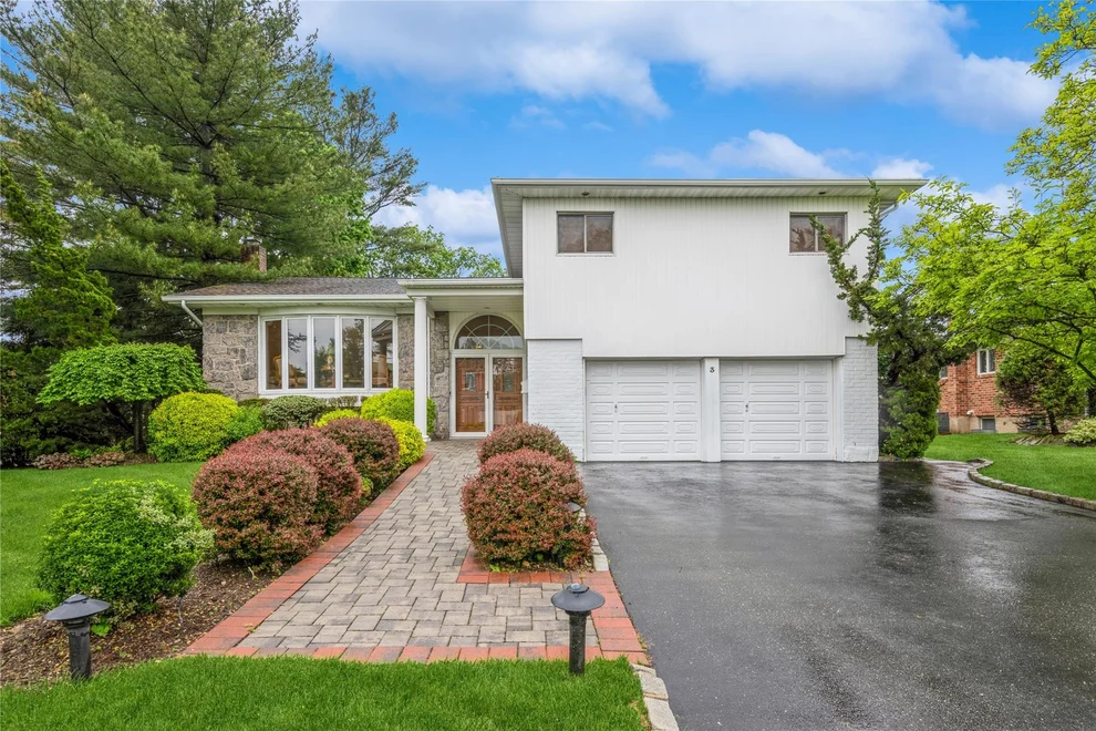 Unit for sale at 3 Schuyler Drive, Oyster Bay, NY 11753