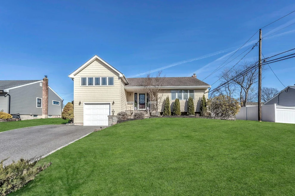 Unit for sale at 29 Amapola Lane, Smithtown, NY 11754