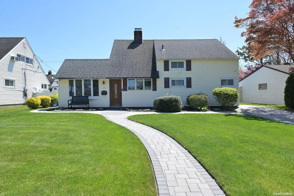 Unit for sale at 25 Gull Road, Oyster Bay, NY 11801