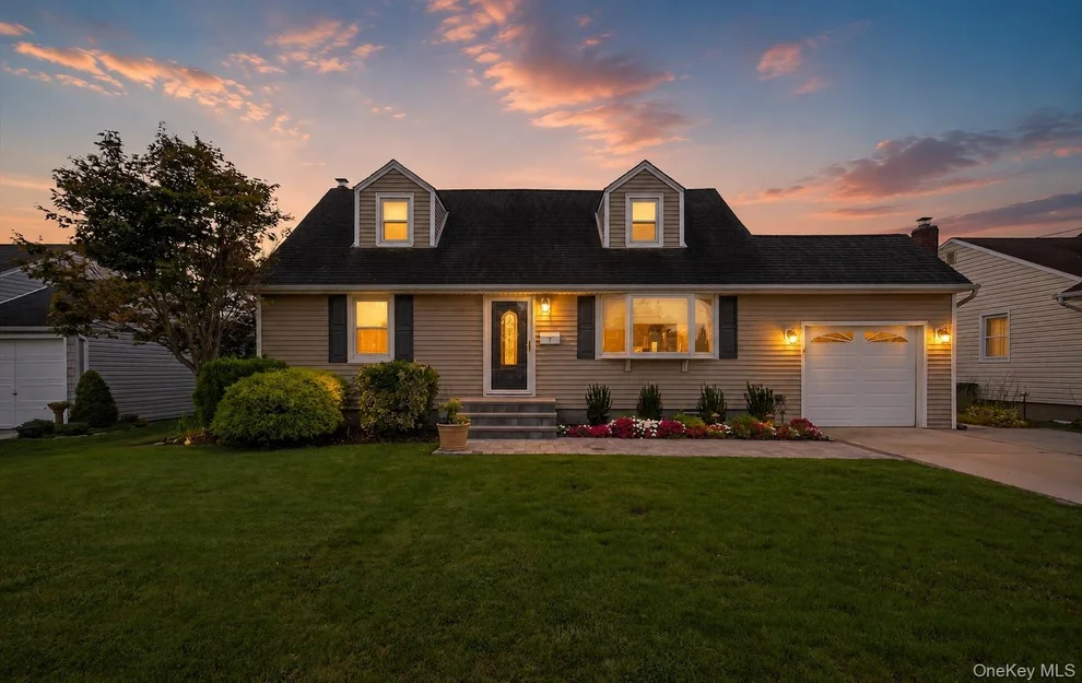 Unit for sale at 7 Greenbriar Lane, Oyster Bay, NY 11801
