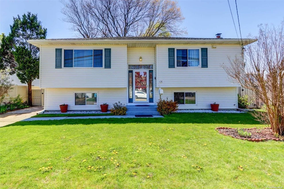 Unit for sale at 114 Granada Parkway, Babylon, NY 11757
