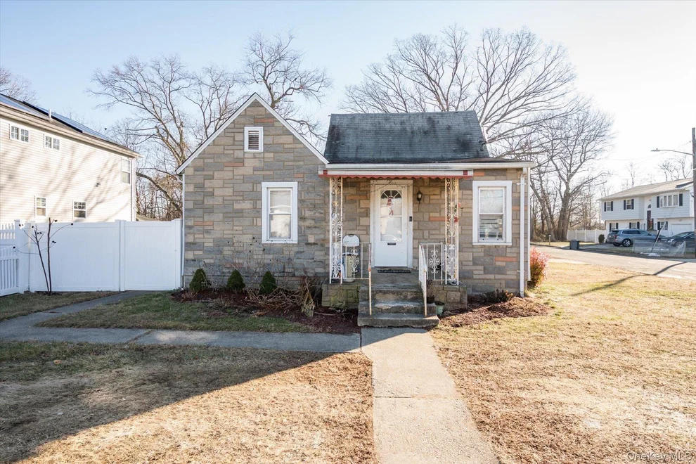 Unit for sale at 283 Washington Avenue, Babylon, NY 11701