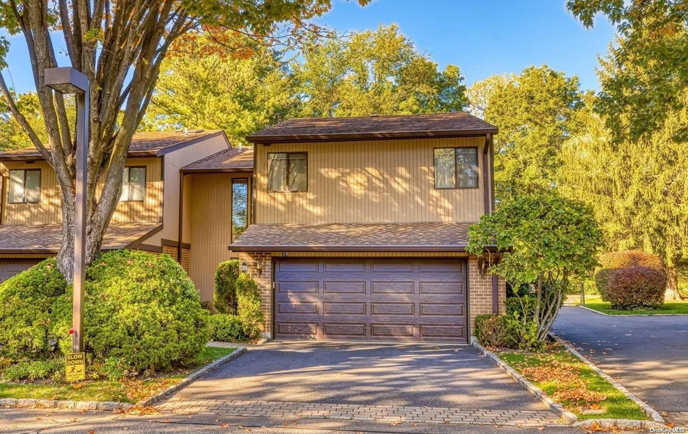 Unit for sale at 39 Wimbledon Drive, North Hempstead, NY 11576