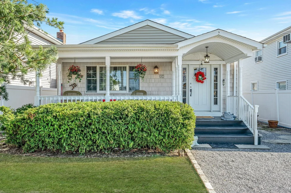 Unit for sale at 27 W Neptune Avenue, Babylon, NY 11757