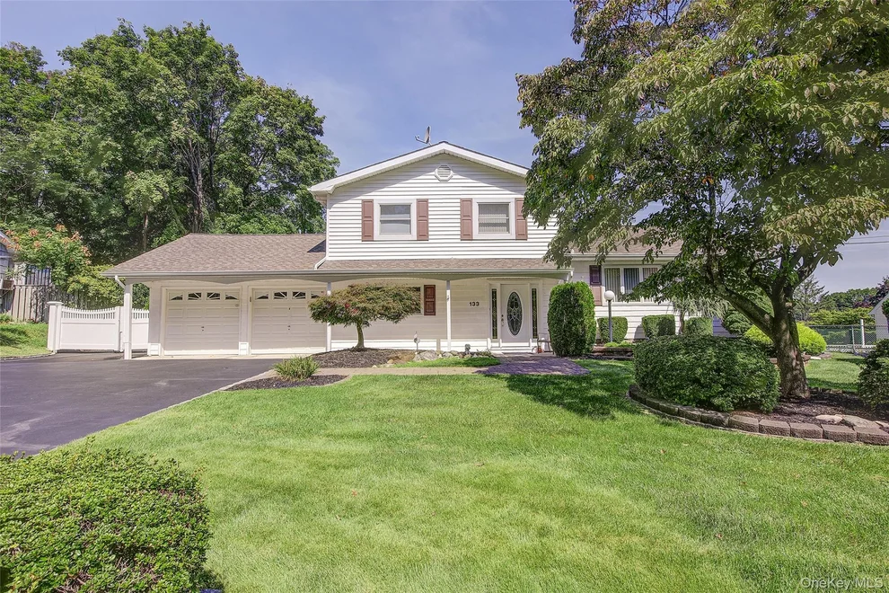 Unit for sale at 133 Kings Highway, Islip, NY 11788