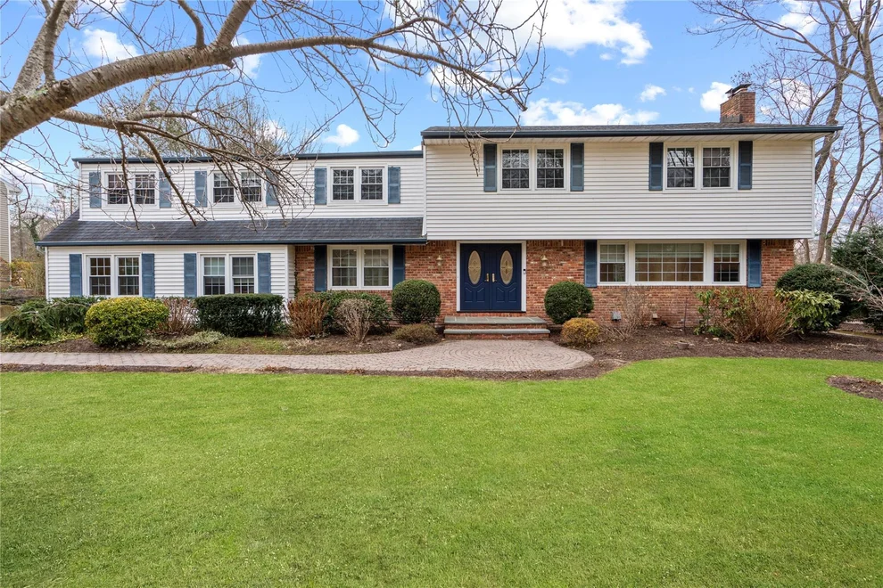 Unit for sale at 84 Woodchuck Hollow Road, Huntington, NY 11724