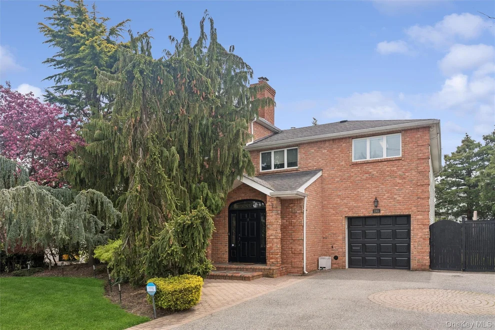 Unit for sale at 2064 Oliver Way, Hempstead, NY 11566