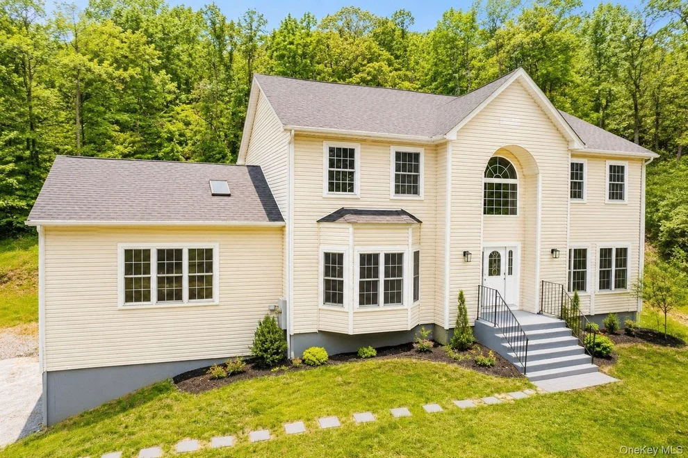 Unit for sale at 138 Half Moon Road, Lloyd, NY 12528