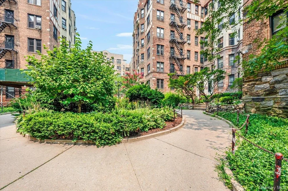 Unit for sale at 758 Brady Court, New York, NY 10462