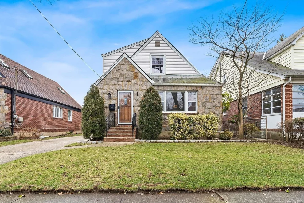 Unit for sale at 125 Hawthorne Avenue, Hempstead, NY 11001