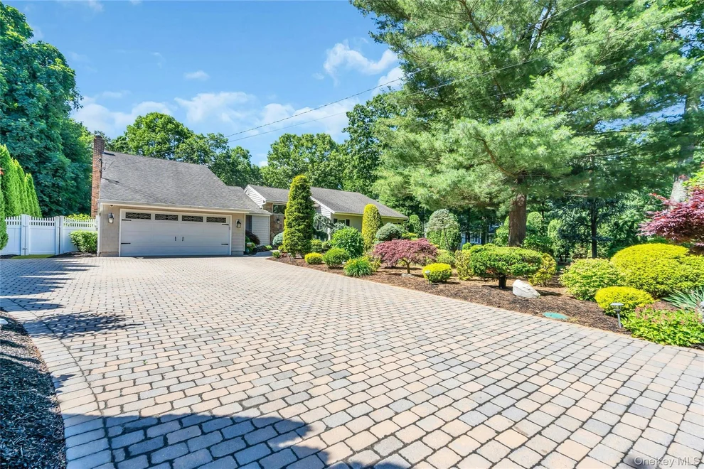 Unit for sale at 6 Averly Place, Smithtown, NY 11787