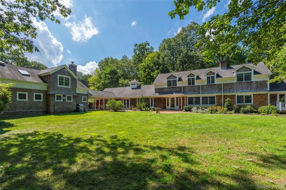 Unit for sale at 6 Camel Hollow Road, Huntington, NY 11743